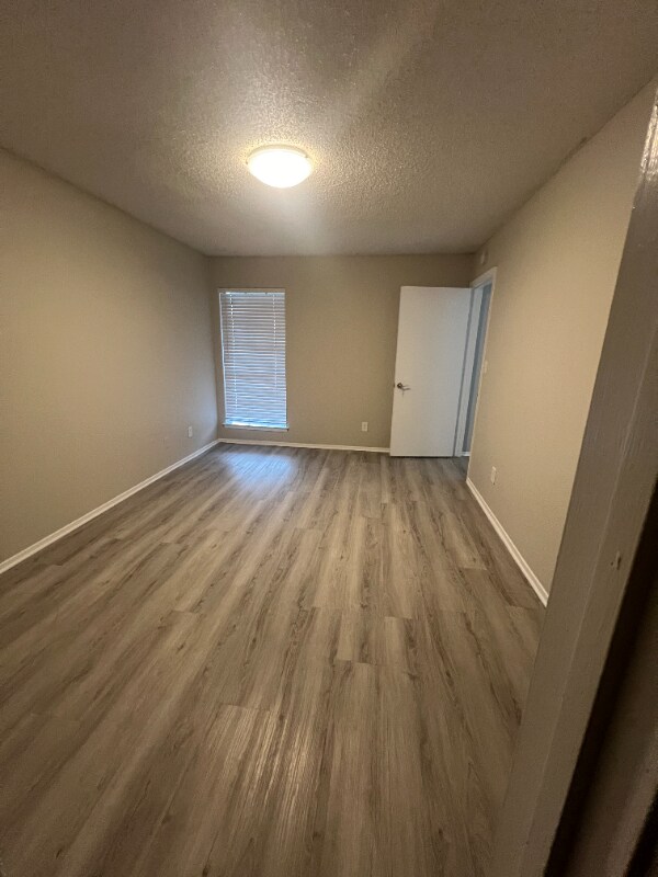 Building Photo - 4420 Saturn Rd