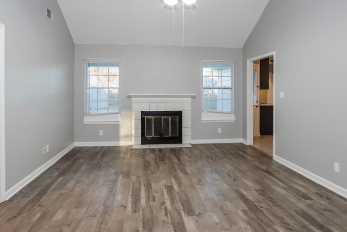 Building Photo - 13905 SW Clovis Cir