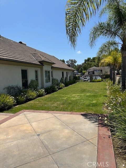 Building Photo - 25351 Mustang Dr