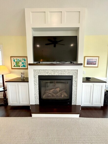 Gas Fireplace - 112 Duck Ridge Village Ct