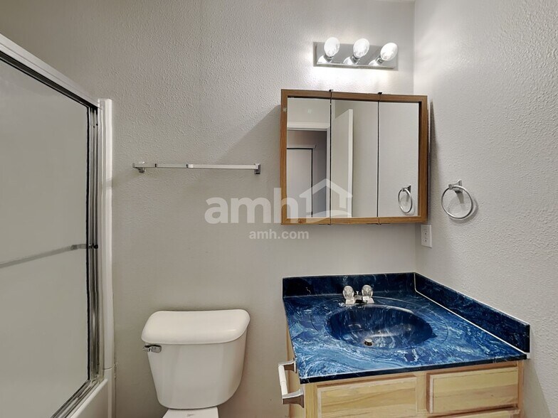 Building Photo - 1316 Clove Ct