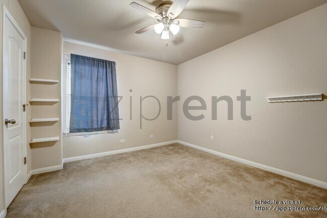 Building Photo - 706 Green Vista Ct