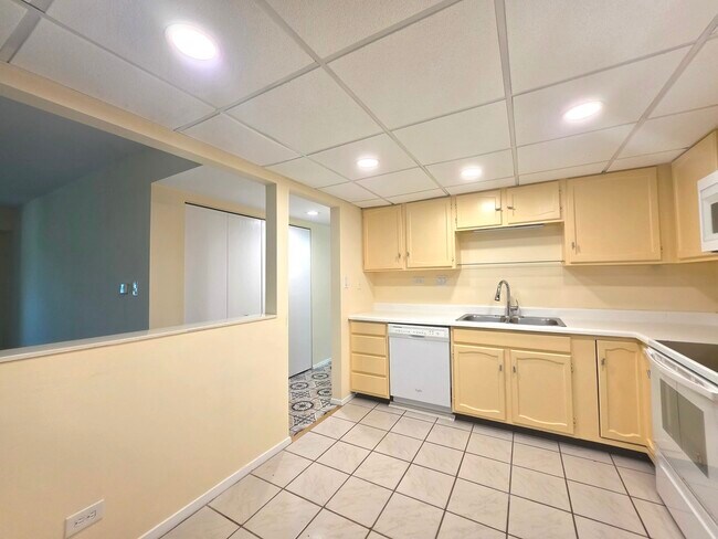 Building Photo - 350 Plum Creek Dr