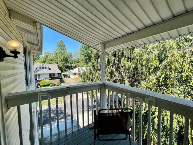 Building Photo - 19 Saluda St