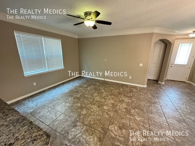 Building Photo - 15764 Ave Of The Arbors