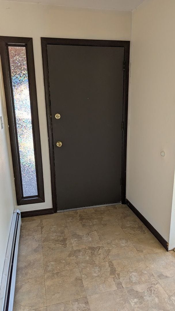 Building Photo - Bright & Spacious 2 Bed with Balcony in Prime Location