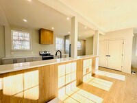 Building Photo - 246 Ash St