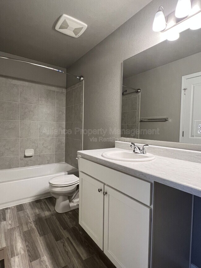 Building Photo - 7839 Lathrop Vw