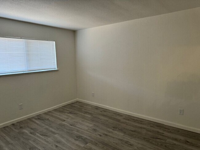 Building Photo - 3325-3327 Jayanne Way