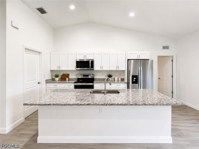 Building Photo - 537 Greenbriar Blvd