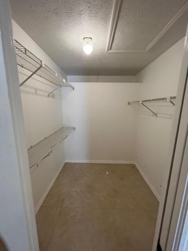 Building Photo - 1925 SE Cheltenham St