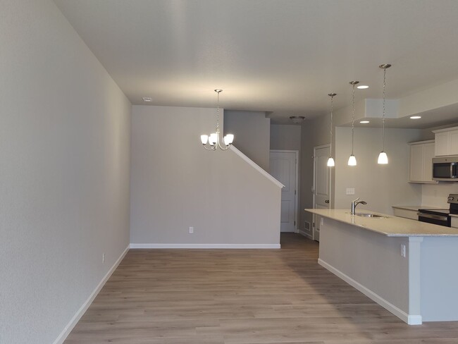 Building Photo - 3 BED/2.5 BATH TOWNHOME IN LORSON RANCH