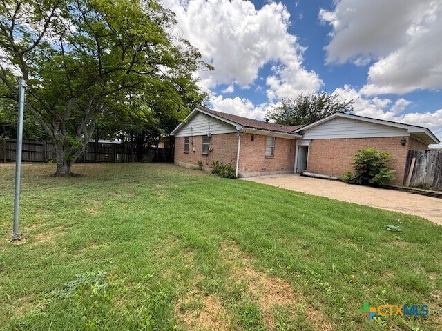 Building Photo - 1010 Cedar Dr