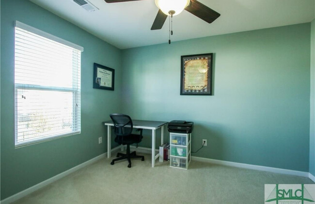 Building Photo - 426 Lions Den Dr