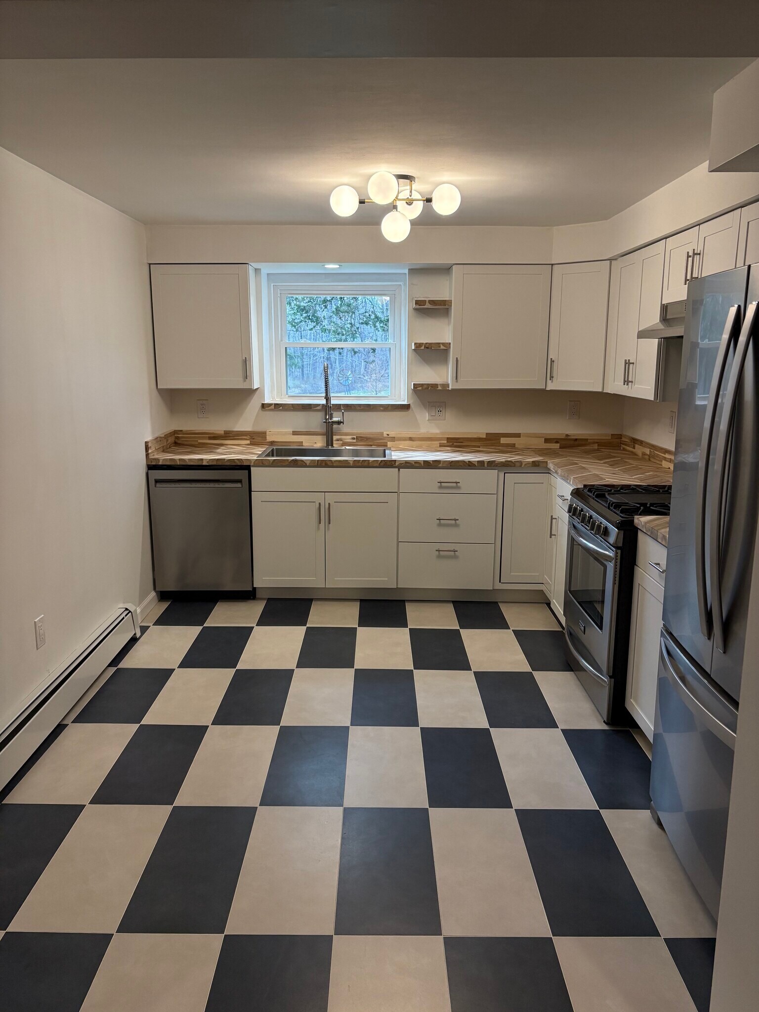 Kitchen - 166 Center Rd