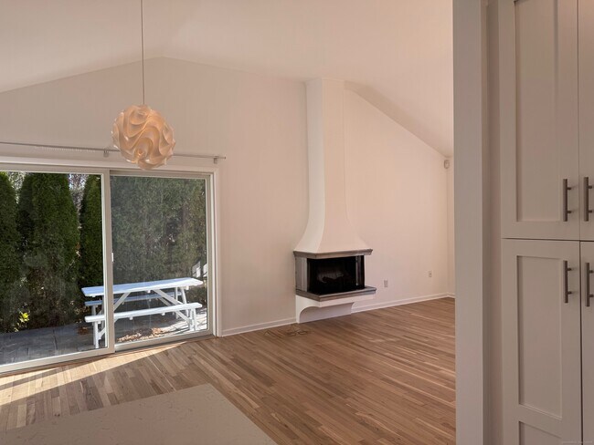 Building Photo - 15 Sunwich Rd