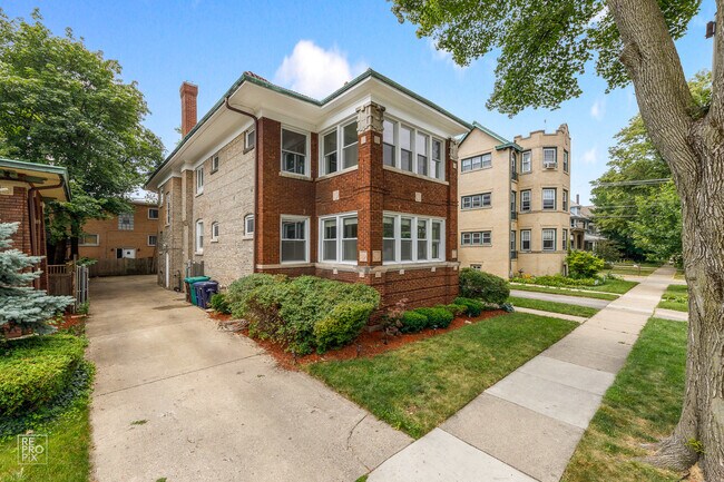 Primary Photo - 643 Washington Blvd