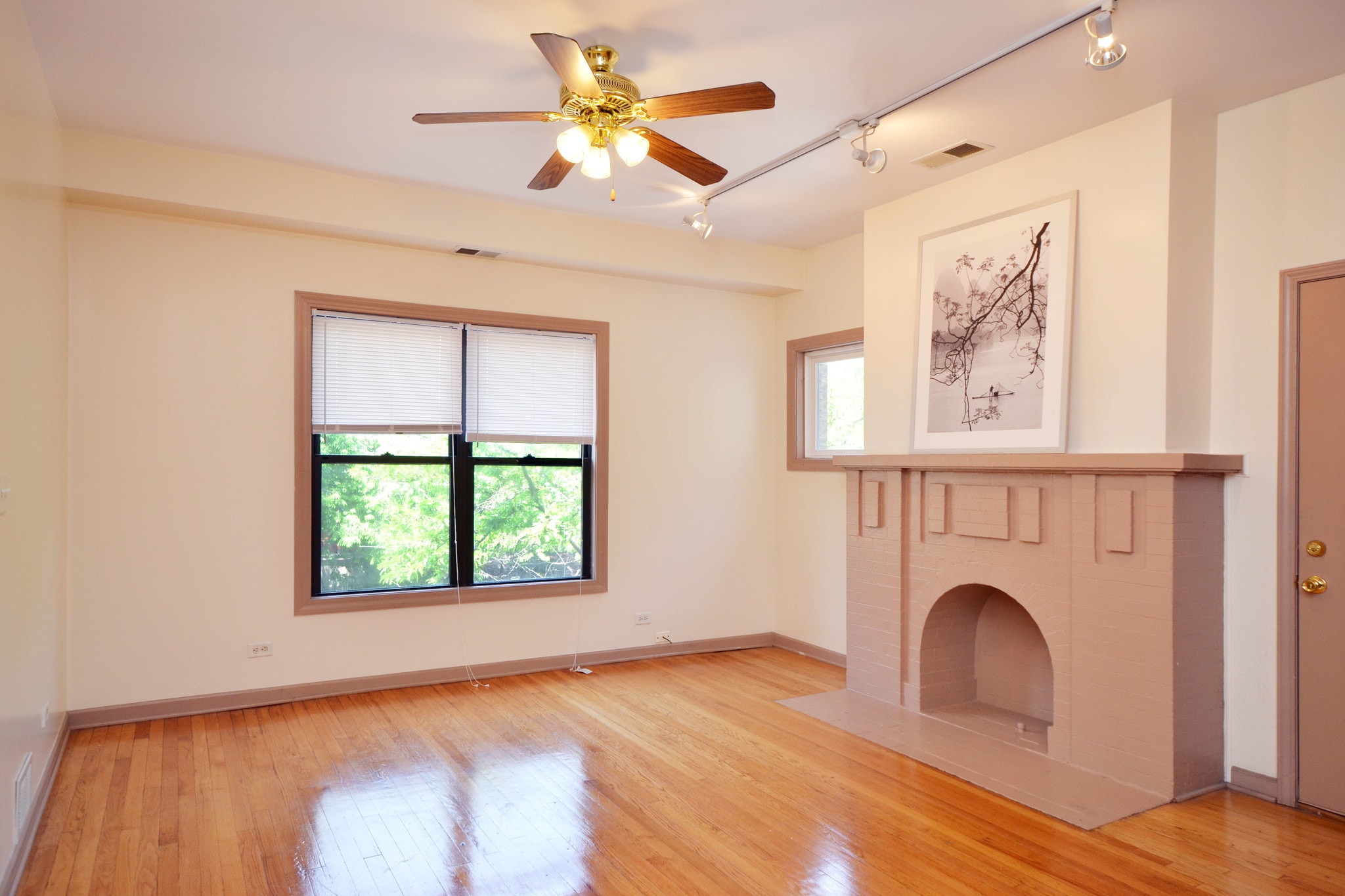 Living Room - 952 W Windsor Ave