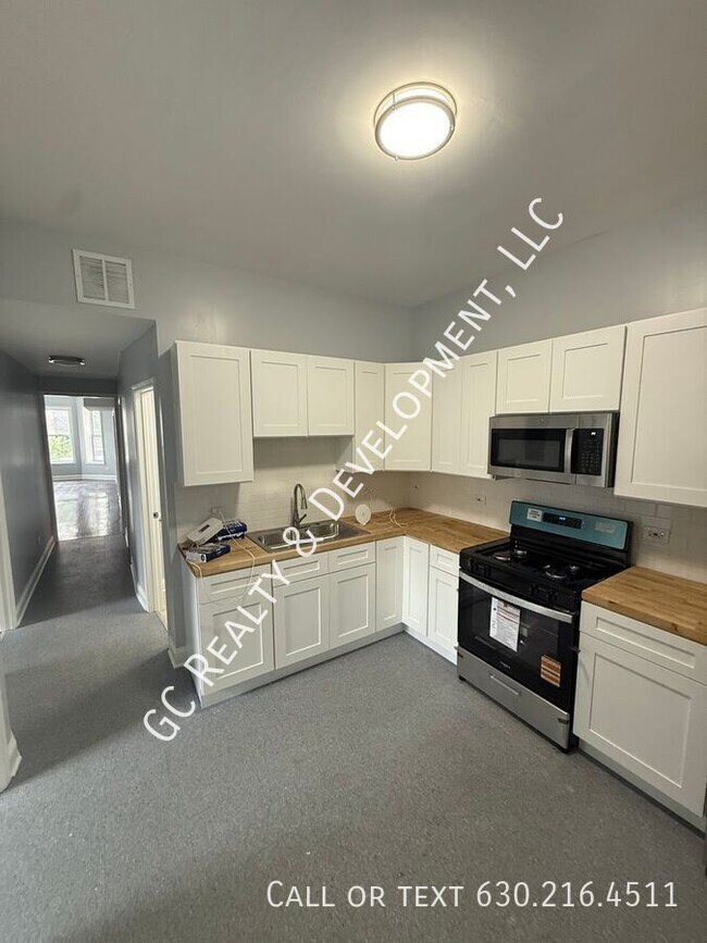 Building Photo - 6433 S Vernon Ave