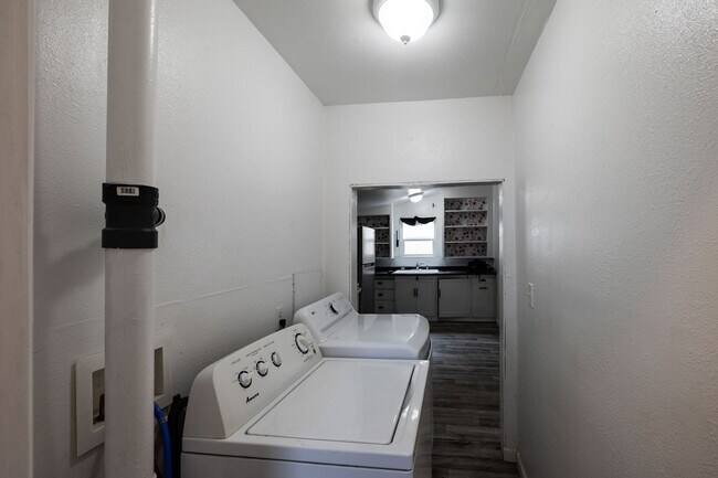 Building Photo - 2 BED 1 BATH HOME IN POCATELLO - AVAILABLE NOW
