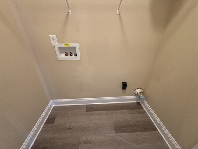 Building Photo - 3617 Jerry Anderson Dr