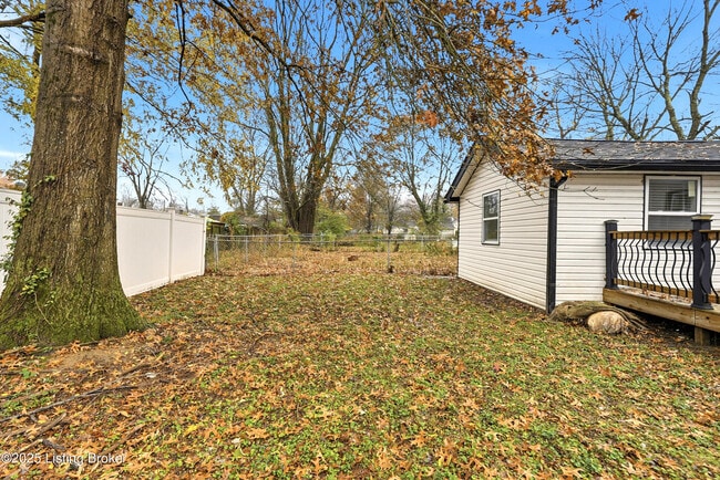 Building Photo - 702 Gheens Ave