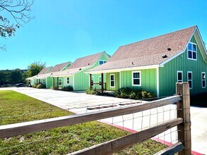 Building Photo - Riverfront Bungalow #9