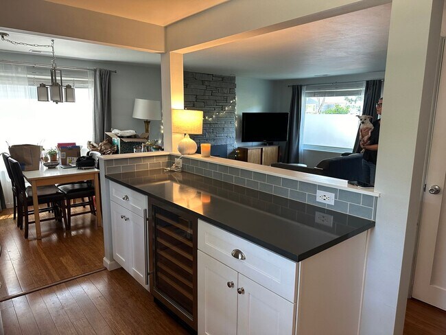 Building Photo - Charming 3-bed, 1 bath Home in North Seattle!