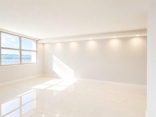 Building Photo - 1420 Brickell Bay Dr