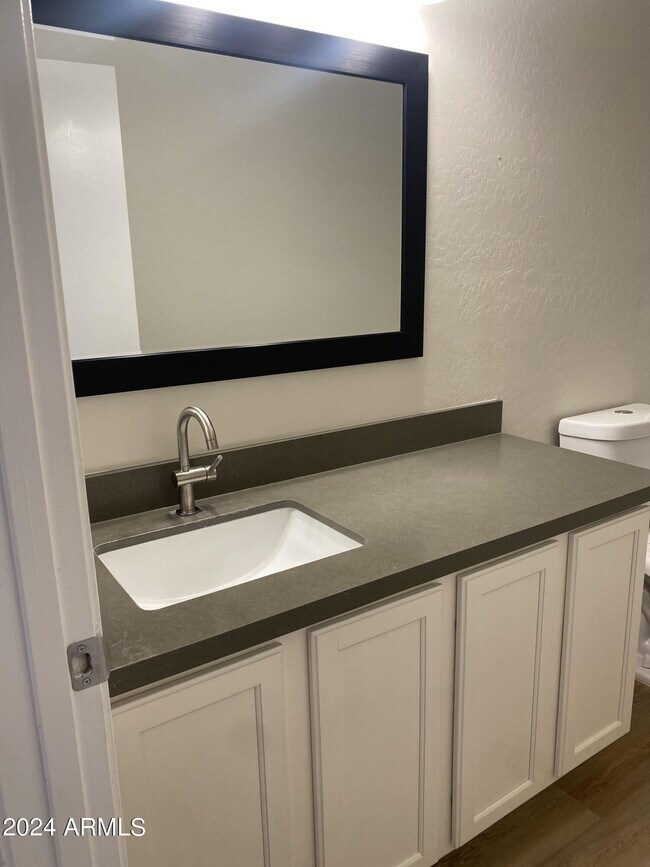 Building Photo - 1755 W Desert Canyon Dr