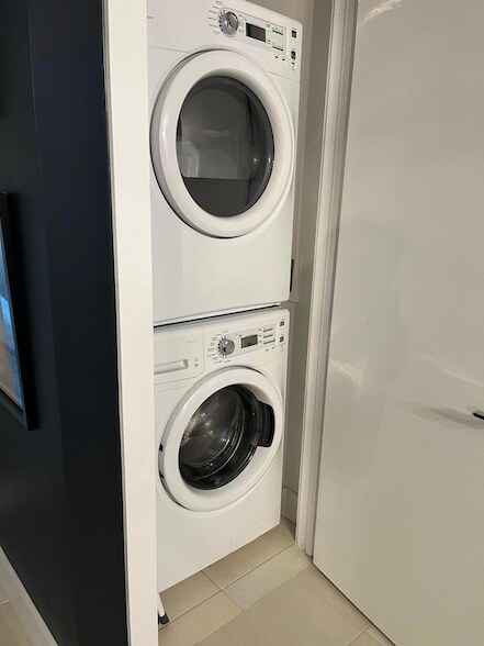 Building Photo - 1045 NE 18th Ave