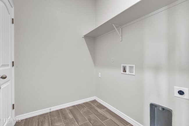 Building Photo - 544 La Entrada Cir