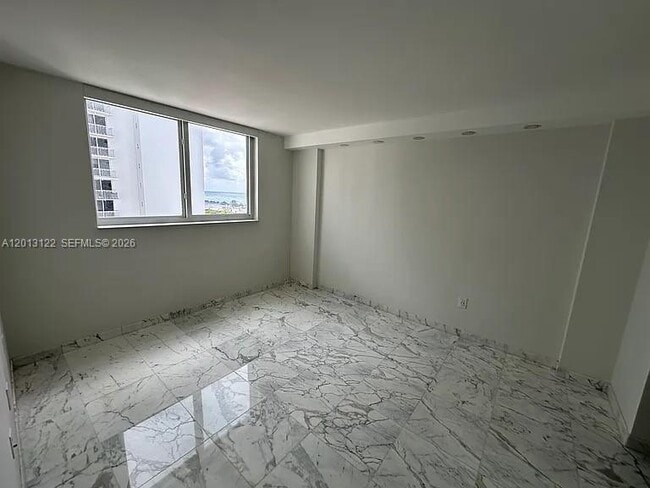 Building Photo - 345 Ocean Dr