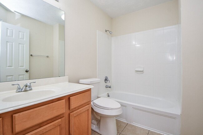 Building Photo - 18006 Willow Cliff Ln