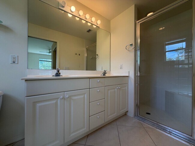 Building Photo - ANNUAL RENTAL - 3 BED / 2 BATH CONDO WITH 1 CAR GARAGE IN SHERWOOD