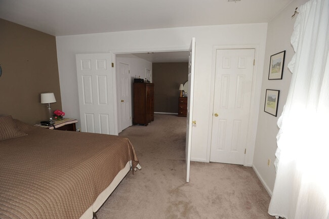 Building Photo - 2788 Pinewood Dr