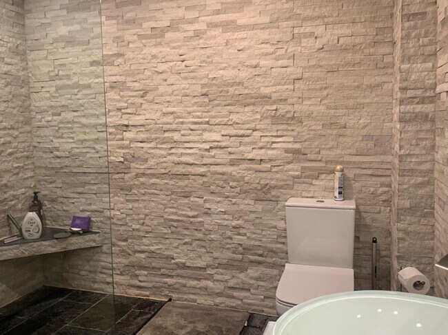 Building Photo - 7770 La Mirada Dr