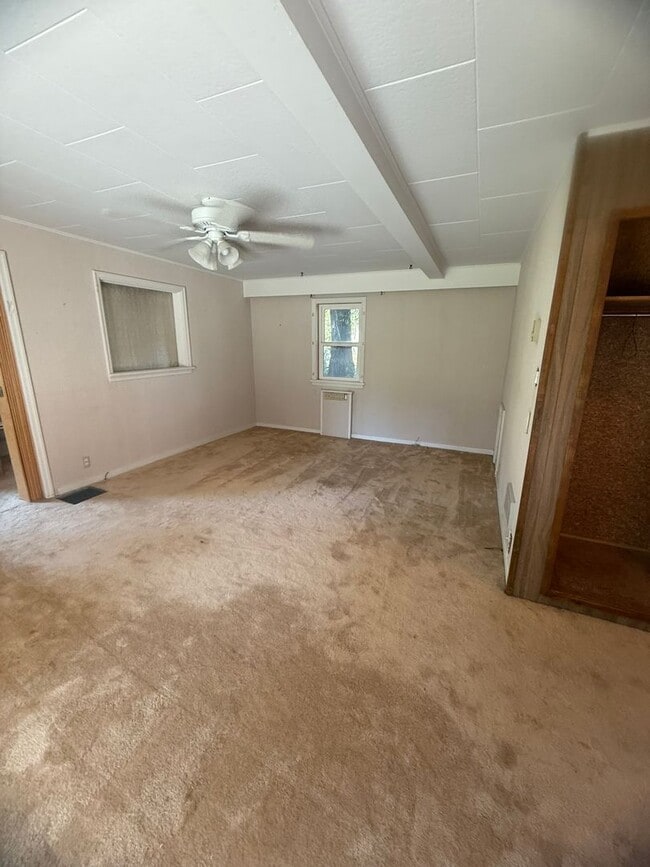 Building Photo - 9 Elkhorn Ln