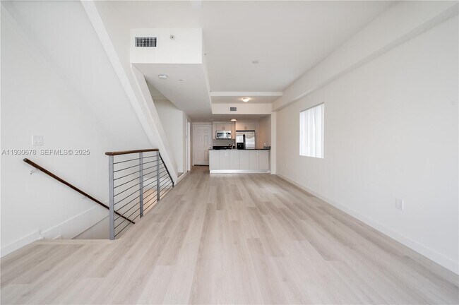 Building Photo - 1712 SW 2nd Ave