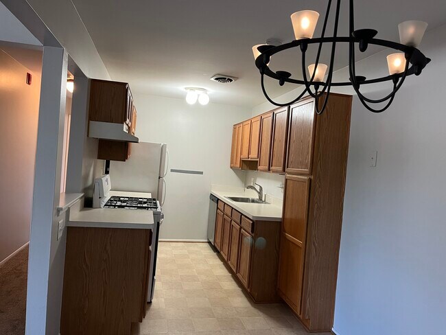 Building Photo - 44457 Savery Dr