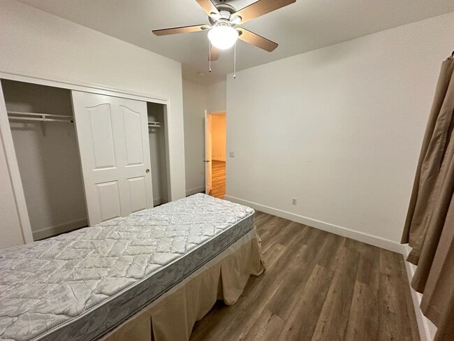 Building Photo - 5701 W Country Ave