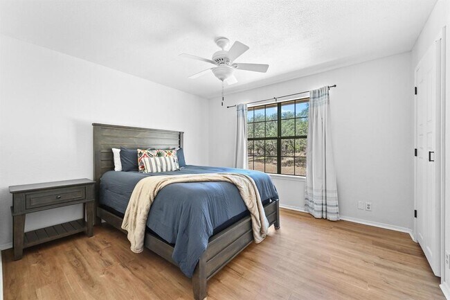 Building Photo - 1045 Hidden Hills Dr