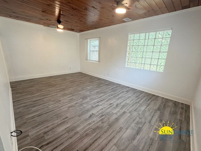 Building Photo - Great 4 Bedroom Home with Water View in Downtown Fort Walton Beach!