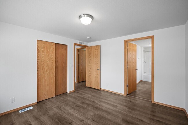 Building Photo - Brand New University District Home - Conve...