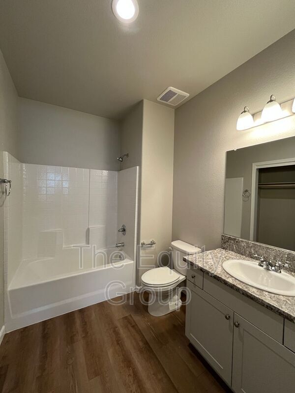 Building Photo - 510 S Summit St