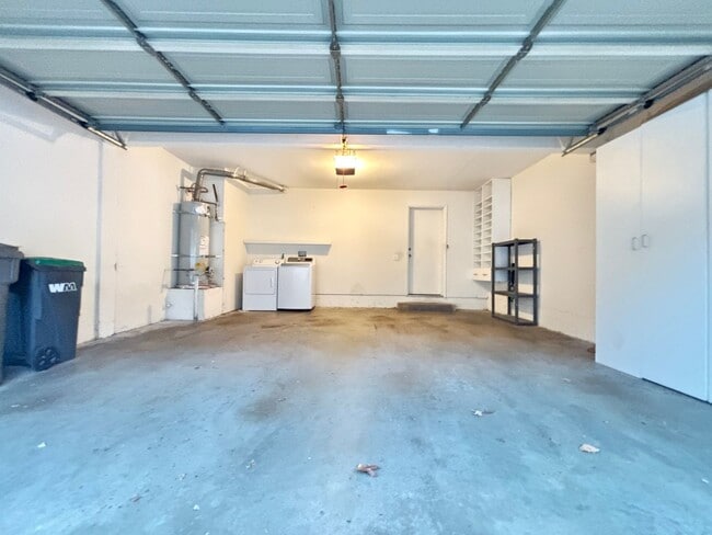 Building Photo - Beautiful 2 Bedroom 2 Bath Condo