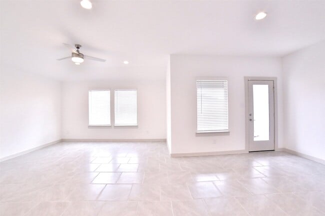 Building Photo - 29423 Paytons Park Ct