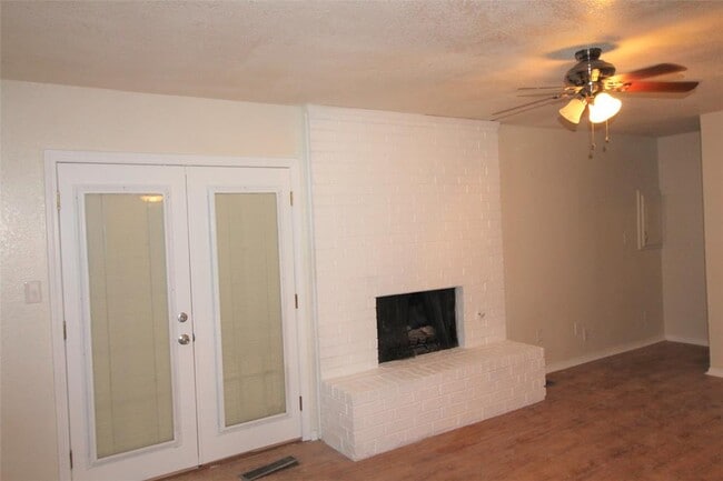 Building Photo - 1707 Jennifer Cir