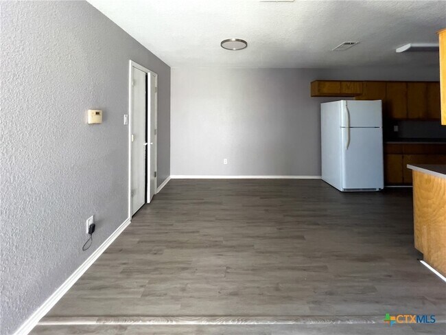 Building Photo - 2804 Alma Dr