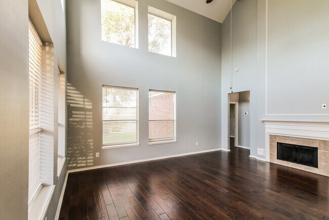 Building Photo - 2804 Creek Bend Dr